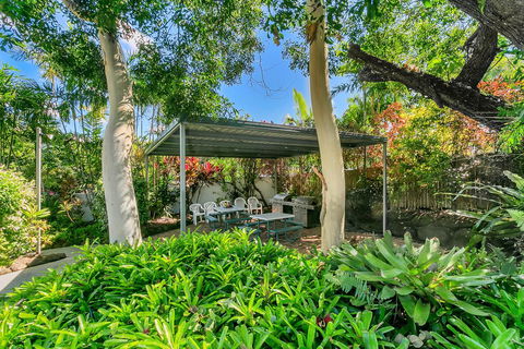 Roydon Beachfront Apartments - Holiday Find 18