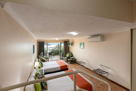 Sunlit Waters Studio Apartments - Holiday Find 24