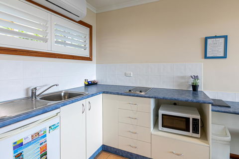 Sunlit Waters Studio Apartments - Holiday Find 12