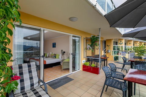 Sunlit Waters Studio Apartments - Holiday Find 31