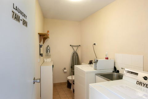 Sunlit Waters Studio Apartments - Holiday Find 9