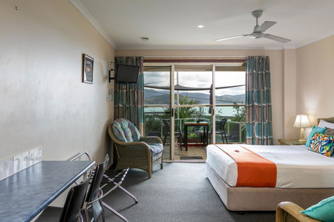 Sunlit Waters Studio Apartments - Holiday Find 10