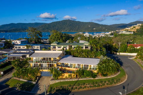 Sunlit Waters Studio Apartments - Holiday Find 6