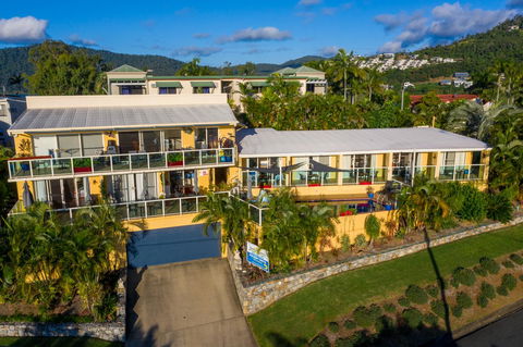 Sunlit Waters Studio Apartments - Holiday Find 7