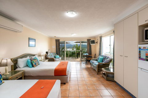 Sunlit Waters Studio Apartments - Holiday Find 39