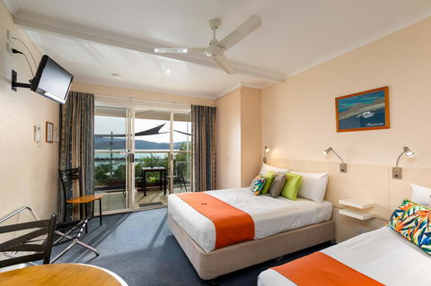 Sunlit Waters Studio Apartments - Holiday Find 19