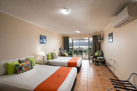 Sunlit Waters Studio Apartments - Holiday Find 23