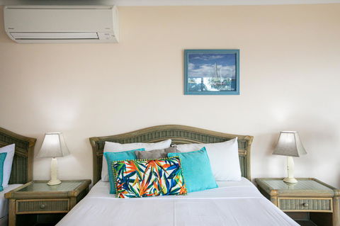 Sunlit Waters Studio Apartments - Holiday Find 34
