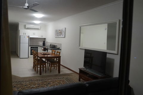 Airlie Seaview Apartments - Holiday Find 8