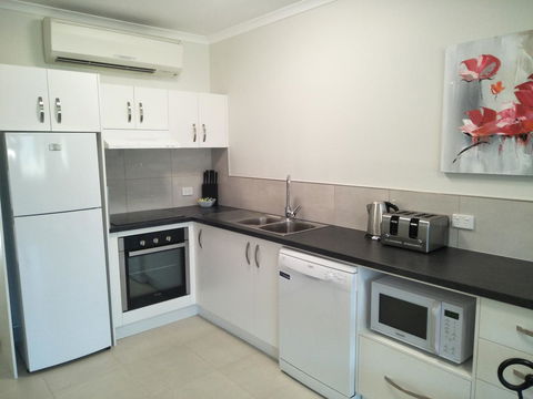 Airlie Seaview Apartments - Holiday Find 13