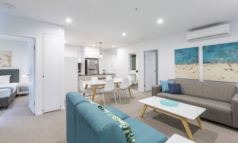 Boardwalk Burleigh Beach - Official - Holiday Find 42