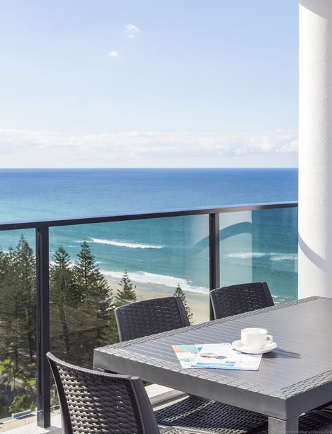 Boardwalk Burleigh Beach - Official - Holiday Find 24