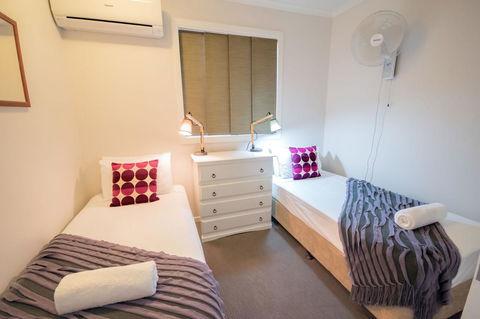 Airlie Apartments - Holiday Find 13