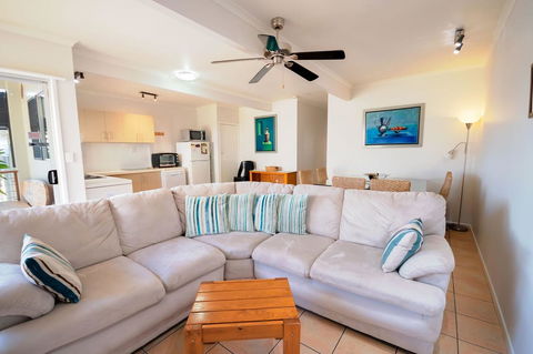 Airlie Apartments - Holiday Find 10