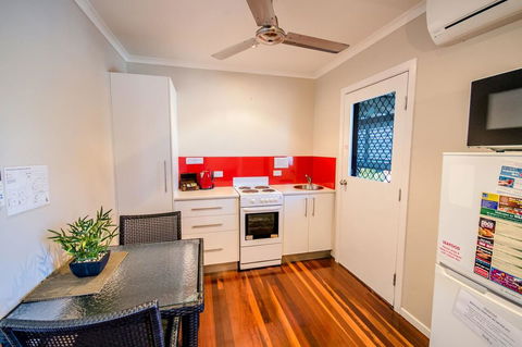 Airlie Apartments - Holiday Find 18