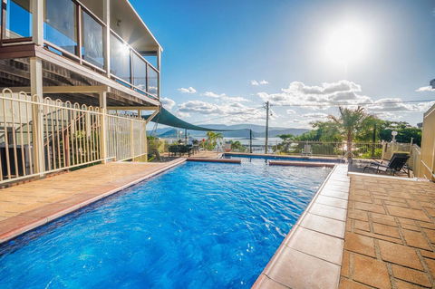 Airlie Apartments - Holiday Find 5