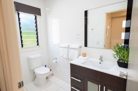Airlie Apartments - Holiday Find 22