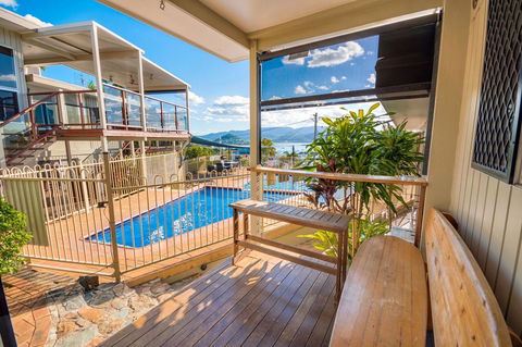 Airlie Apartments - Holiday Find 16
