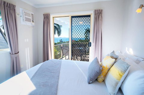 Airlie Apartments - Holiday Find 8