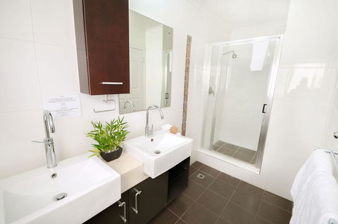 Airlie Apartments - Holiday Find 17