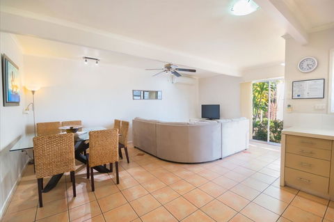 Airlie Apartments - Holiday Find 11