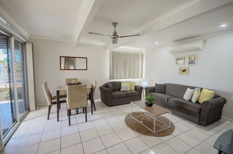 Airlie Apartments - Holiday Find 3