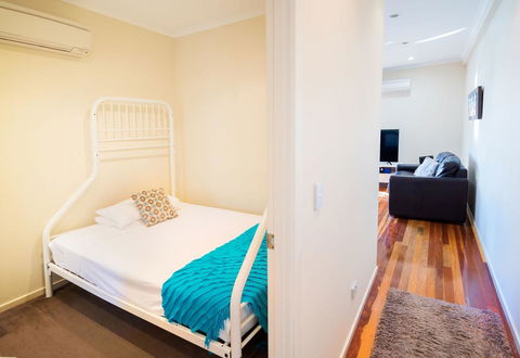 Airlie Apartments - Holiday Find 23