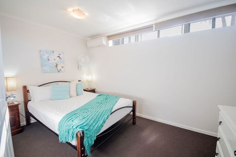Airlie Apartments - Holiday Find 15