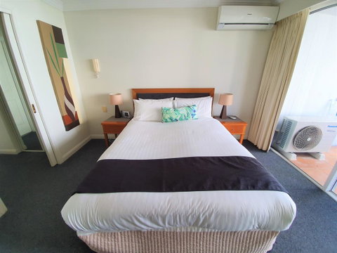 Broadbeach Holiday Apartments - Holiday Find 28