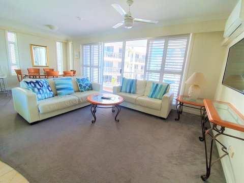 Broadbeach Holiday Apartments - Holiday Find 17