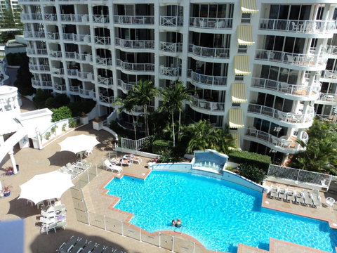 Broadbeach Holiday Apartments - Holiday Find 1