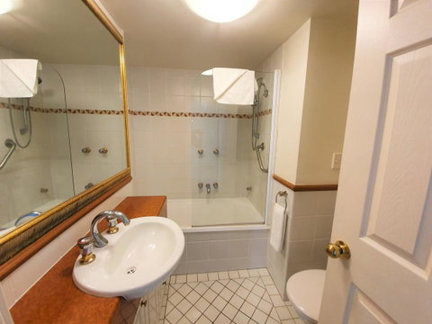 Broadbeach Holiday Apartments - Holiday Find 12