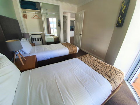 Broadbeach Holiday Apartments - Holiday Find 6