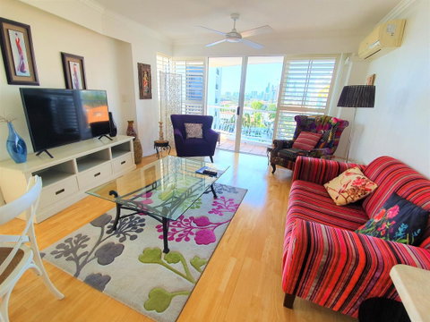 Broadbeach Holiday Apartments - Holiday Find 4