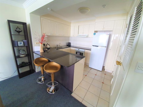 Broadbeach Holiday Apartments - Holiday Find 29