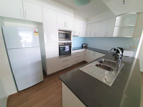Broadbeach Holiday Apartments - Holiday Find 10