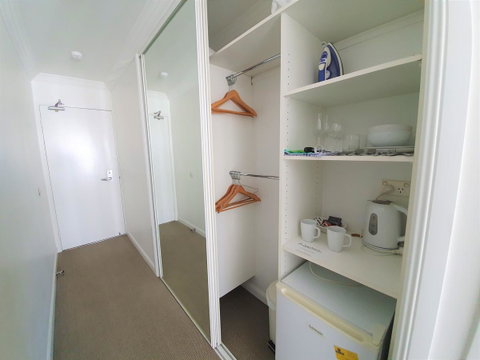 Broadbeach Holiday Apartments - Holiday Find 18