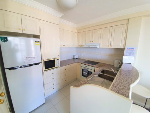 Broadbeach Holiday Apartments - Holiday Find 16