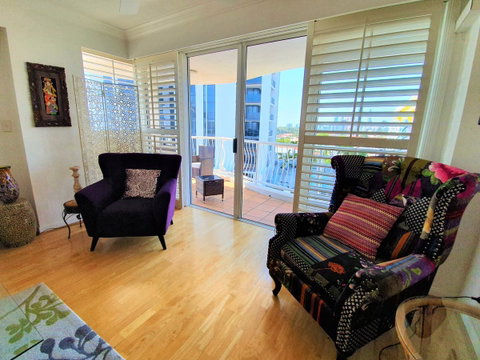 Broadbeach Holiday Apartments - Holiday Find 23