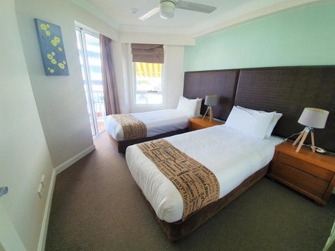 Broadbeach Holiday Apartments - Holiday Find 7