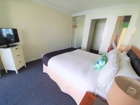 Broadbeach Holiday Apartments - Holiday Find 27