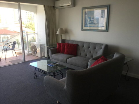 Broadbeach Holiday Apartments - Holiday Find 37