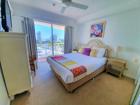 Broadbeach Holiday Apartments - Holiday Find 20