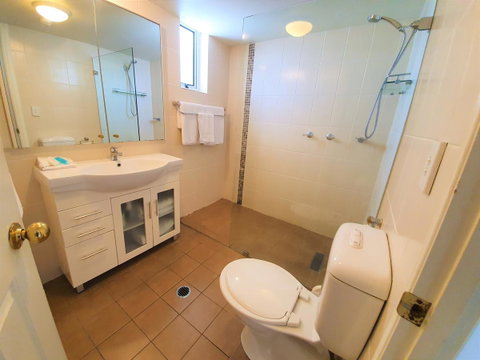 Broadbeach Holiday Apartments - Holiday Find 21