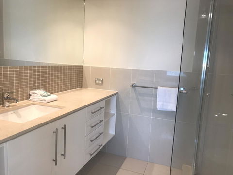 Proximity Waterfront Apartments - Holiday Find 11