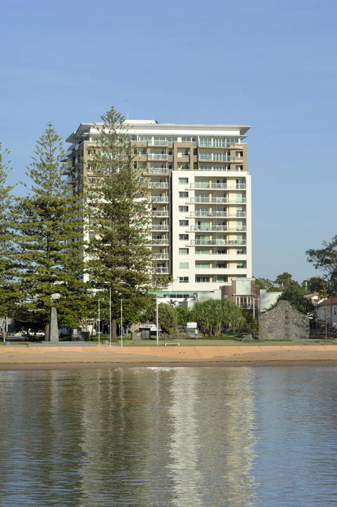 Proximity Waterfront Apartments - Holiday Find 24
