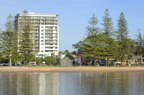 Proximity Waterfront Apartments - Holiday Find 37
