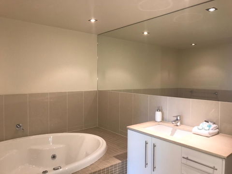 Proximity Waterfront Apartments - Holiday Find 12