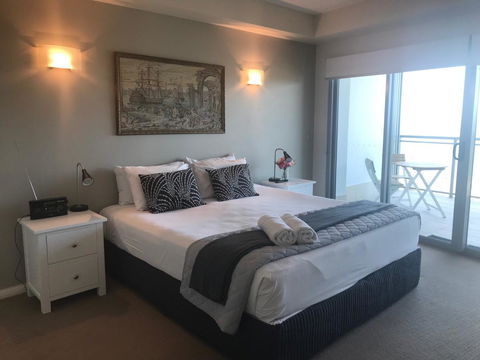 Proximity Waterfront Apartments - Holiday Find 9