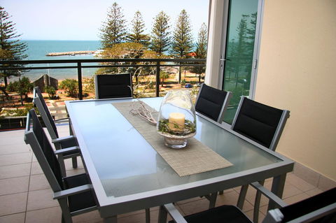 Proximity Waterfront Apartments - Holiday Find 35